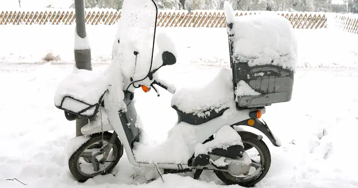 雪とオートバイ